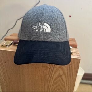 The North Face Gray and Black Hat Classic Design